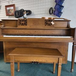 LOWREY CONSOLE    ser#484888  (With Matching Bench)
