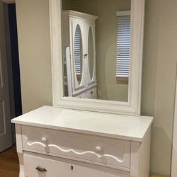 Wooden Chest Of Drawers With Mirror 