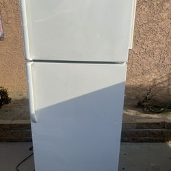 Refrigerator For Sale 