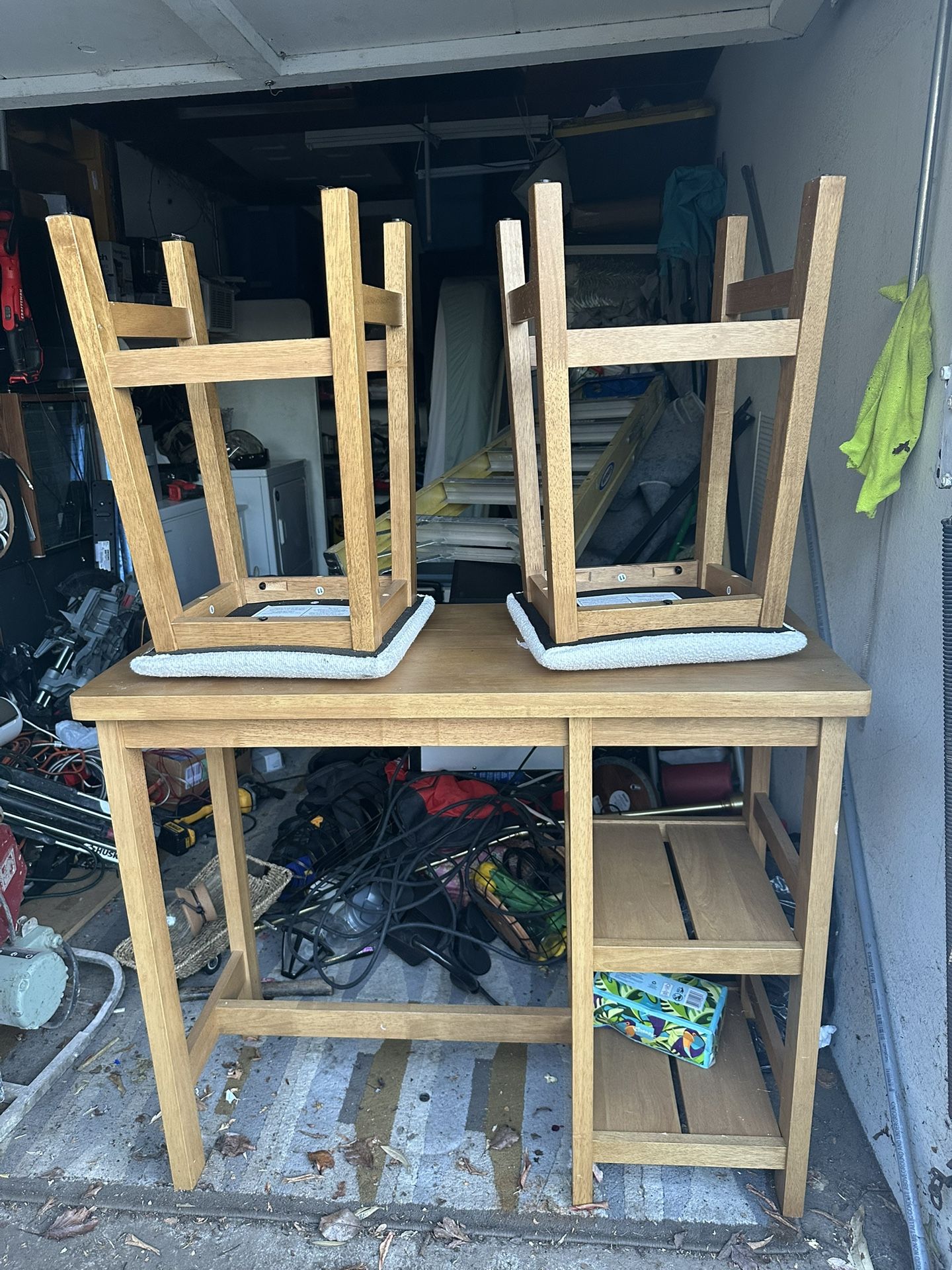 Bar Stool Table