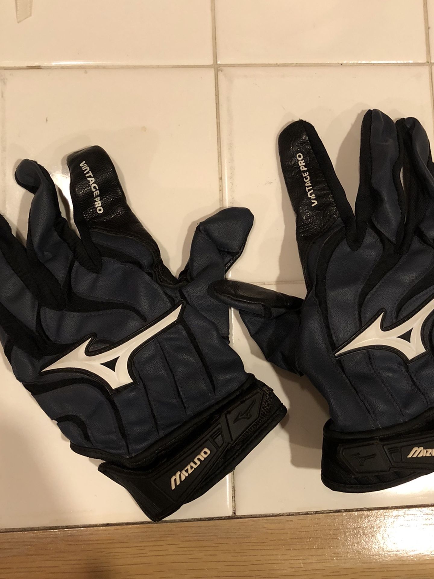 Batting Gloves ~ Youth small