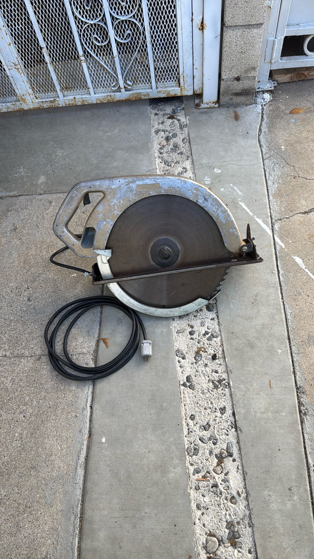 Makita Beam Saw Model 5402A