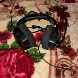 Wireless And Wired Headset For Xbox,Playstation,and PC.