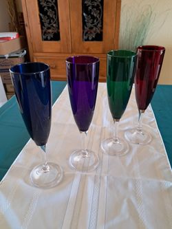 Tupperware Sheerly Elegant Flutes