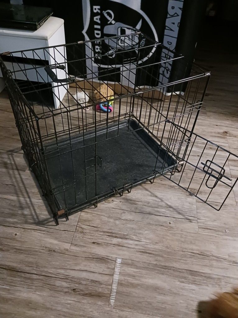 Dog Cage Like New Medium Size 