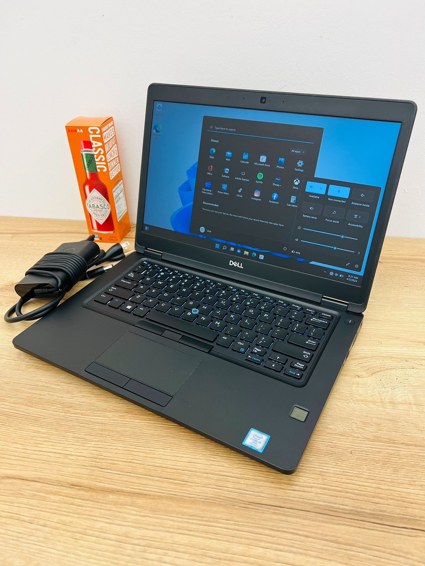 Dell i5 vPro Full HD laptop / Windows 11 Pro / Camera / HDMI / USB C / Bluetooth / Charger / Backlit / Fingerprint