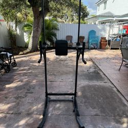 Power tower exercise station 