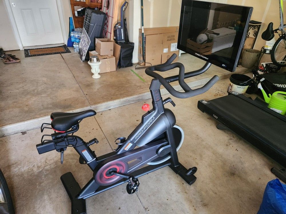 Pro-form Studio Pro 22 Exercise Bike with Touchscreen and 1 Year iFIT Membership Included