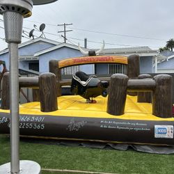 Mechanical Bull/Toro Mecanico