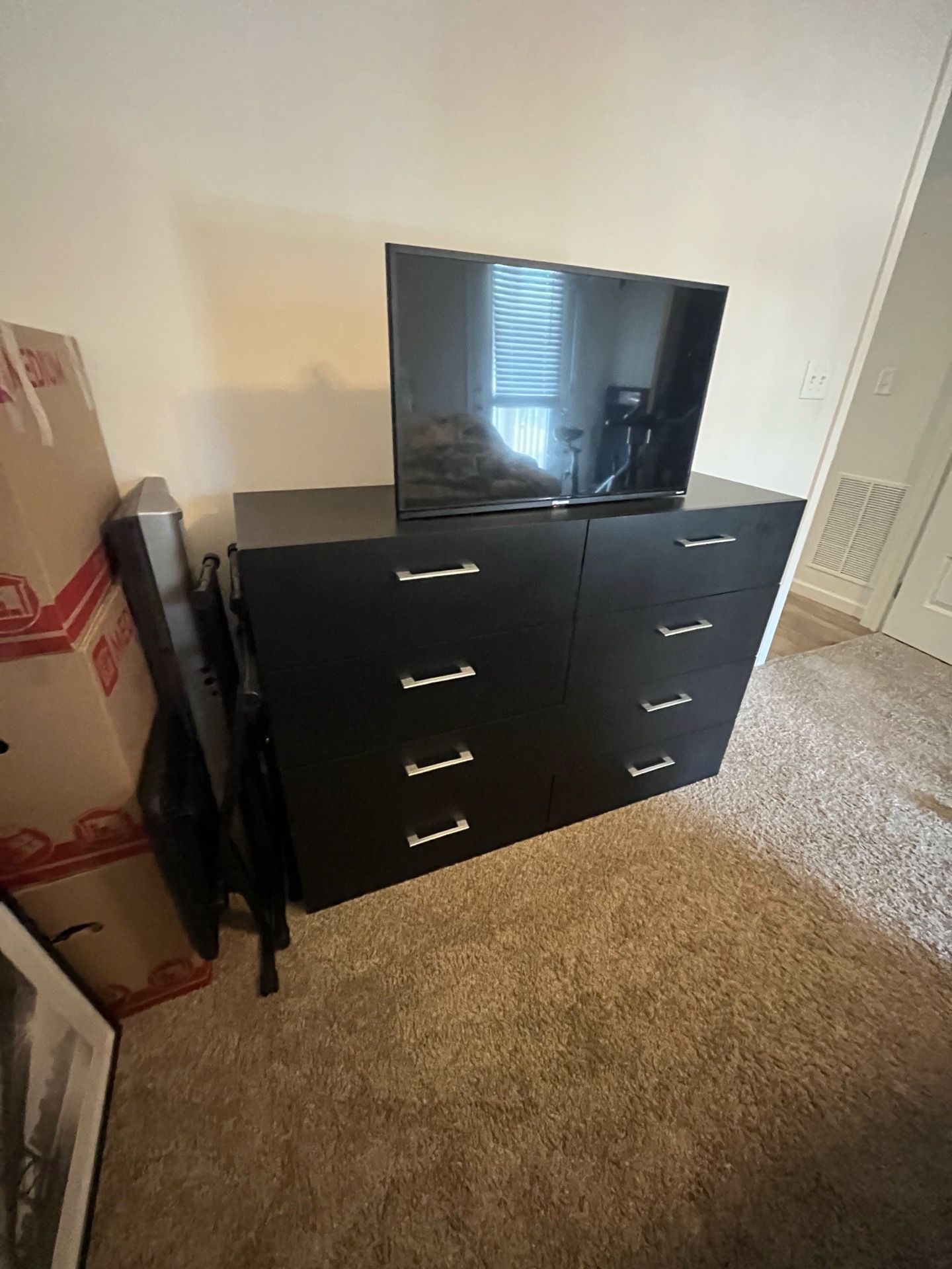 Dresser- 8 drawers