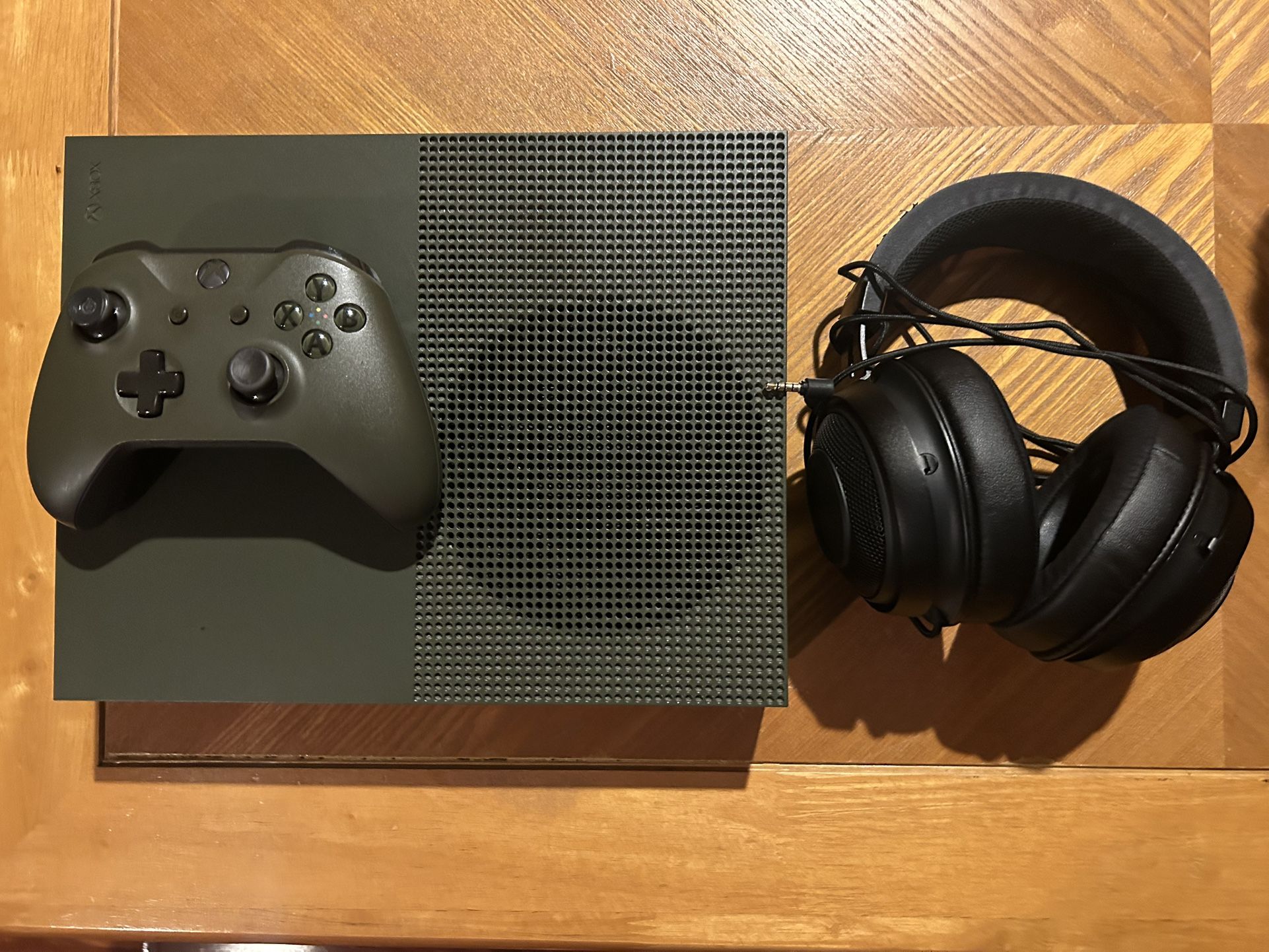 Xbox one W/ Controller And Headset