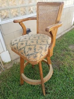 Swivel Cushioned Bar Stool 4 Total 