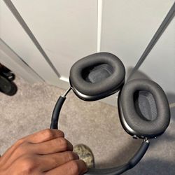 AirPod Maxes