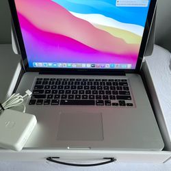 Apple Macbook Pro 15” Laptop i7 4GB RAM 320GB HD - Black Friday Sale