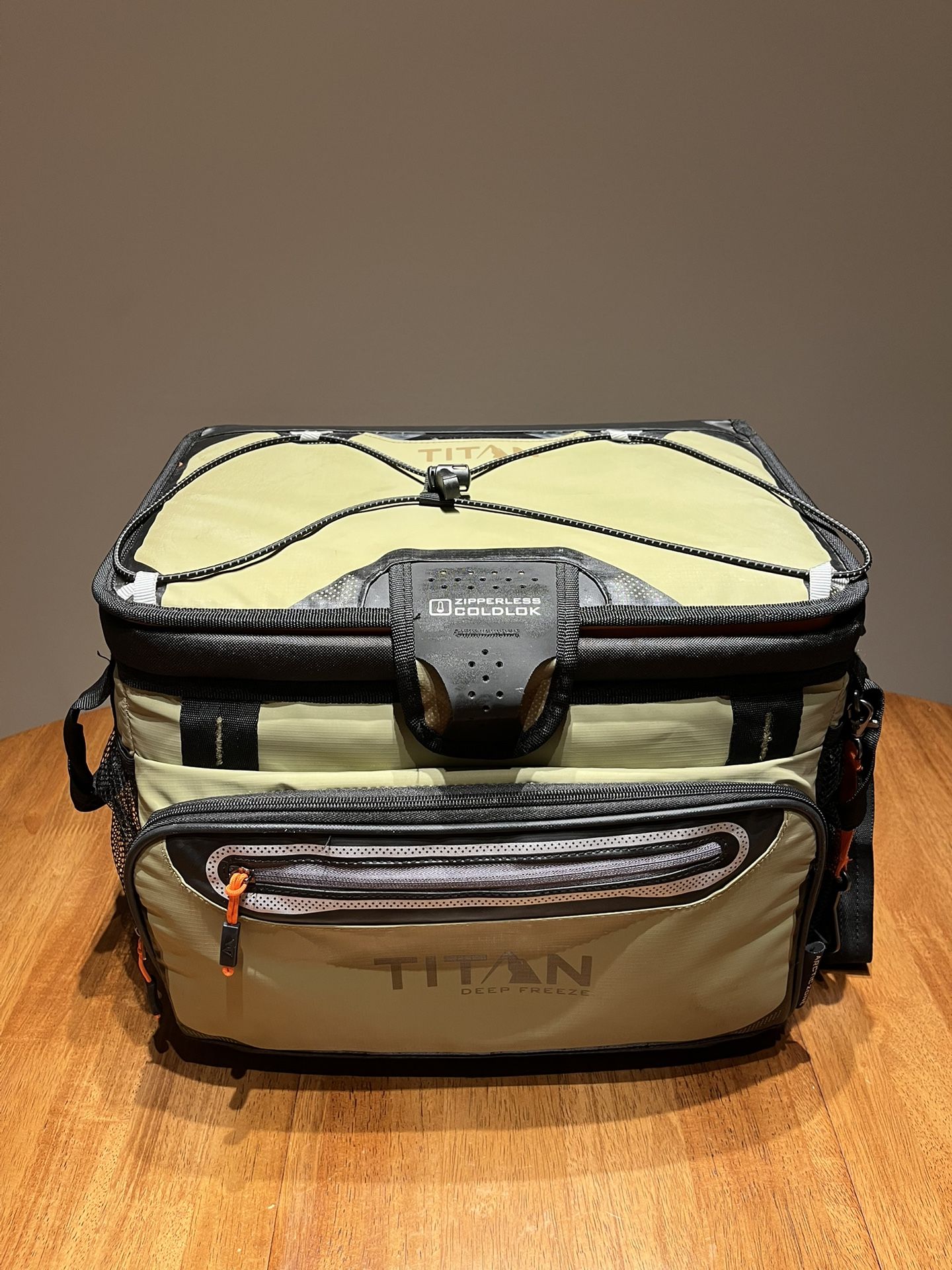 Deep Freeze Cooler (30 can)