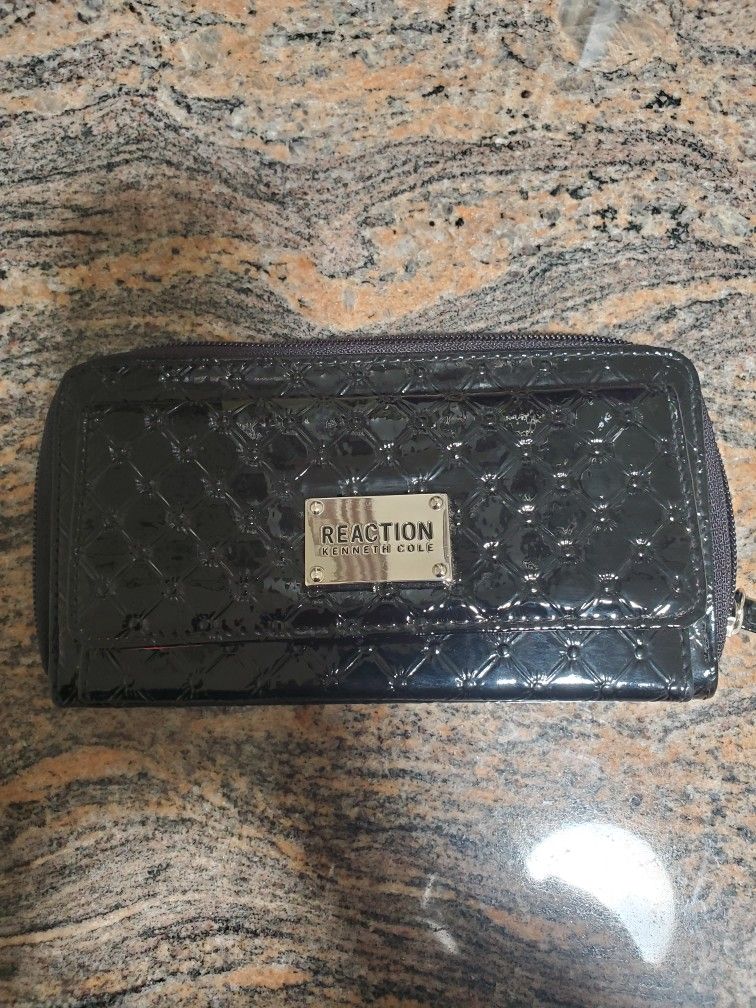 Kenneth Cole Reaction Womans Cluch Wallet