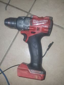 M18 hammerdrill milwaukee ( no battery)