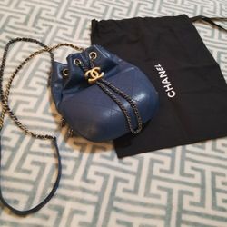 Chanel Bucket Bag from Cruise 2019 Collection: in Calfskin -Navy