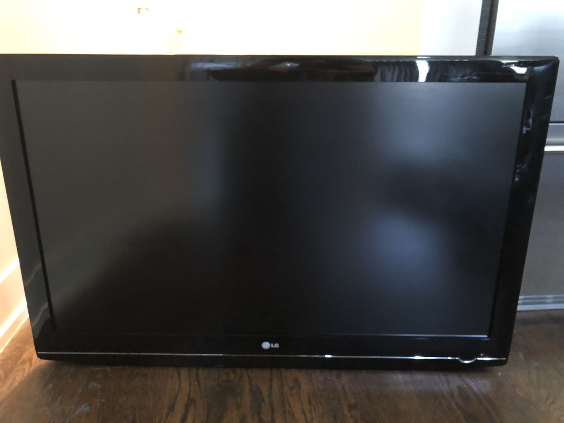 42 inch LG LCD HD TV 1080p Model 42LG50