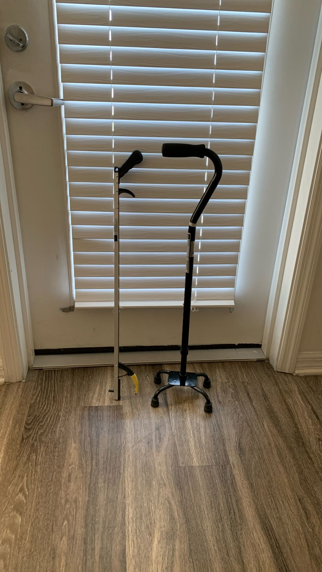 Cane Adjustsble And Pistol Grip Rea her 32 Inch