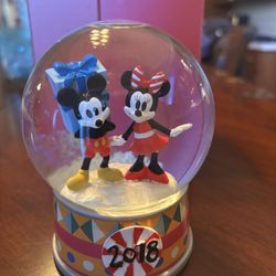 Mickey & Mini Globe