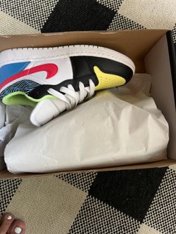 Jordan 1 Low SE Youth Shoes