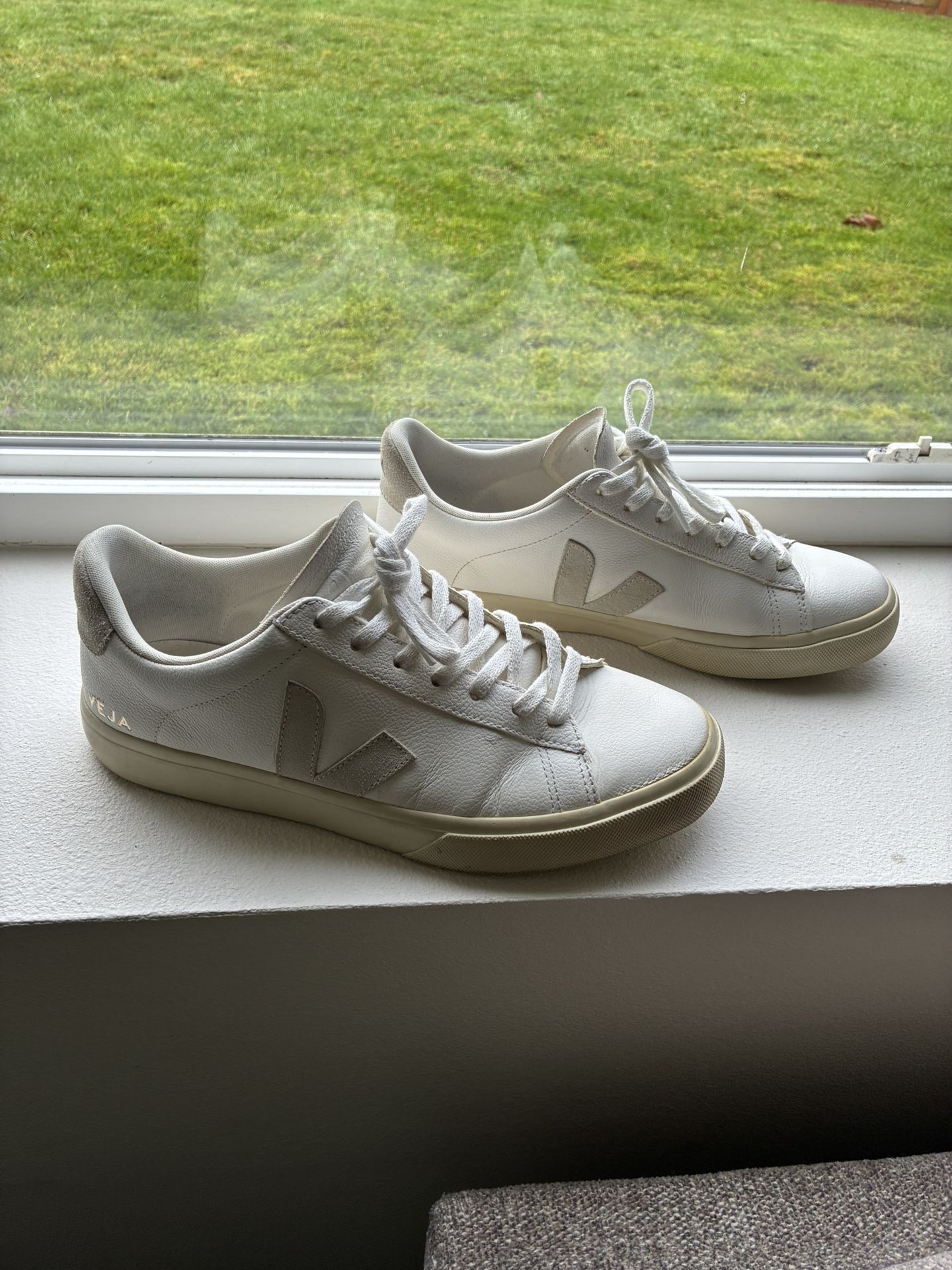 Veja Men’s Size 10