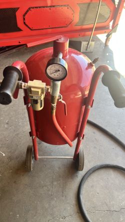 30lb Sandblast Cabinet & 40 Lb Media Blaster