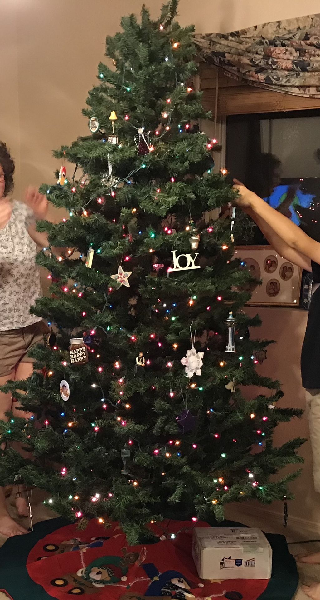 7’ Christmas Tree (unlit) (undecorated)