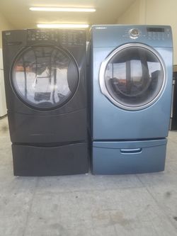 Lavadora negra kenmor y secadora Samsung azul de gas