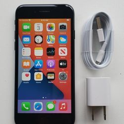 iPhone 7 - UNLOCKED - Like New 