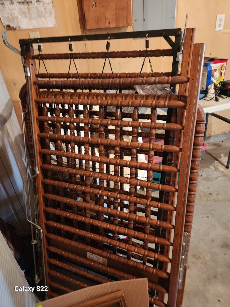 Nice Wood Baby Crib With All Parts.