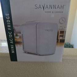 Savanna Mini Ac/DC Fridge