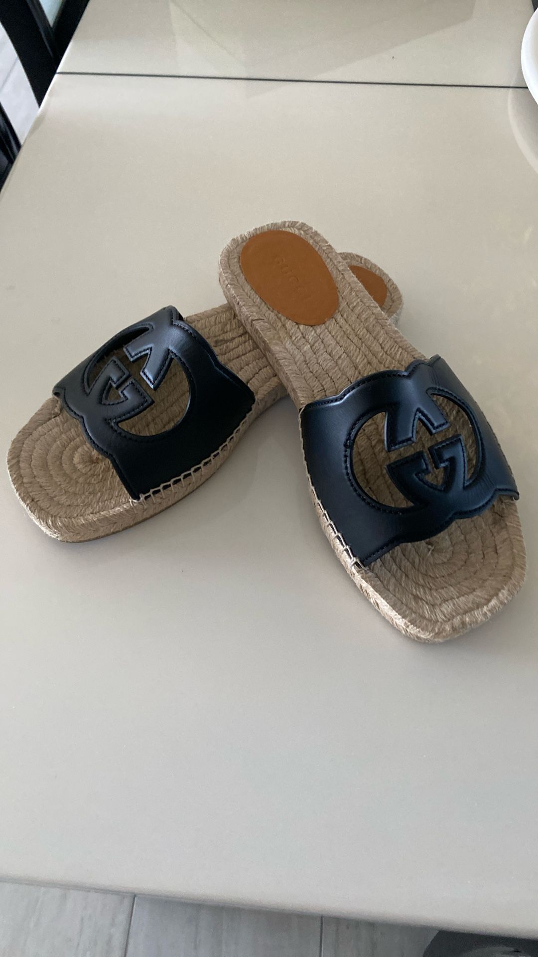 Men’s Gucci slides size 10