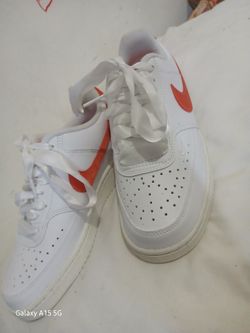 Nike Women's Size 7 With Ribbon Shie Laces