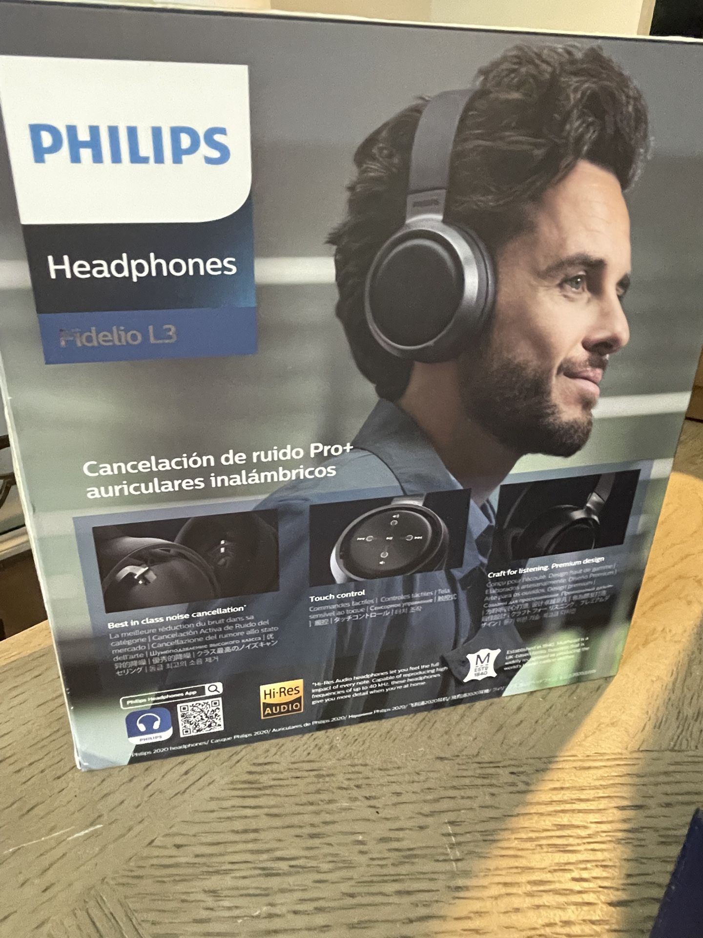 Philips Fidelio L3 Wireless Headphones