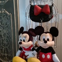 
Disney's Mickey Mouse & Minnie Mouse 18"
Minnie Mouse Bag
3 pieces