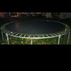 12 Ft Round Trampoline. Used/Good Condition