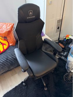 Computer racing/gaming chair