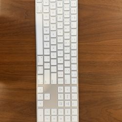 New Apple keyboard (lightning)