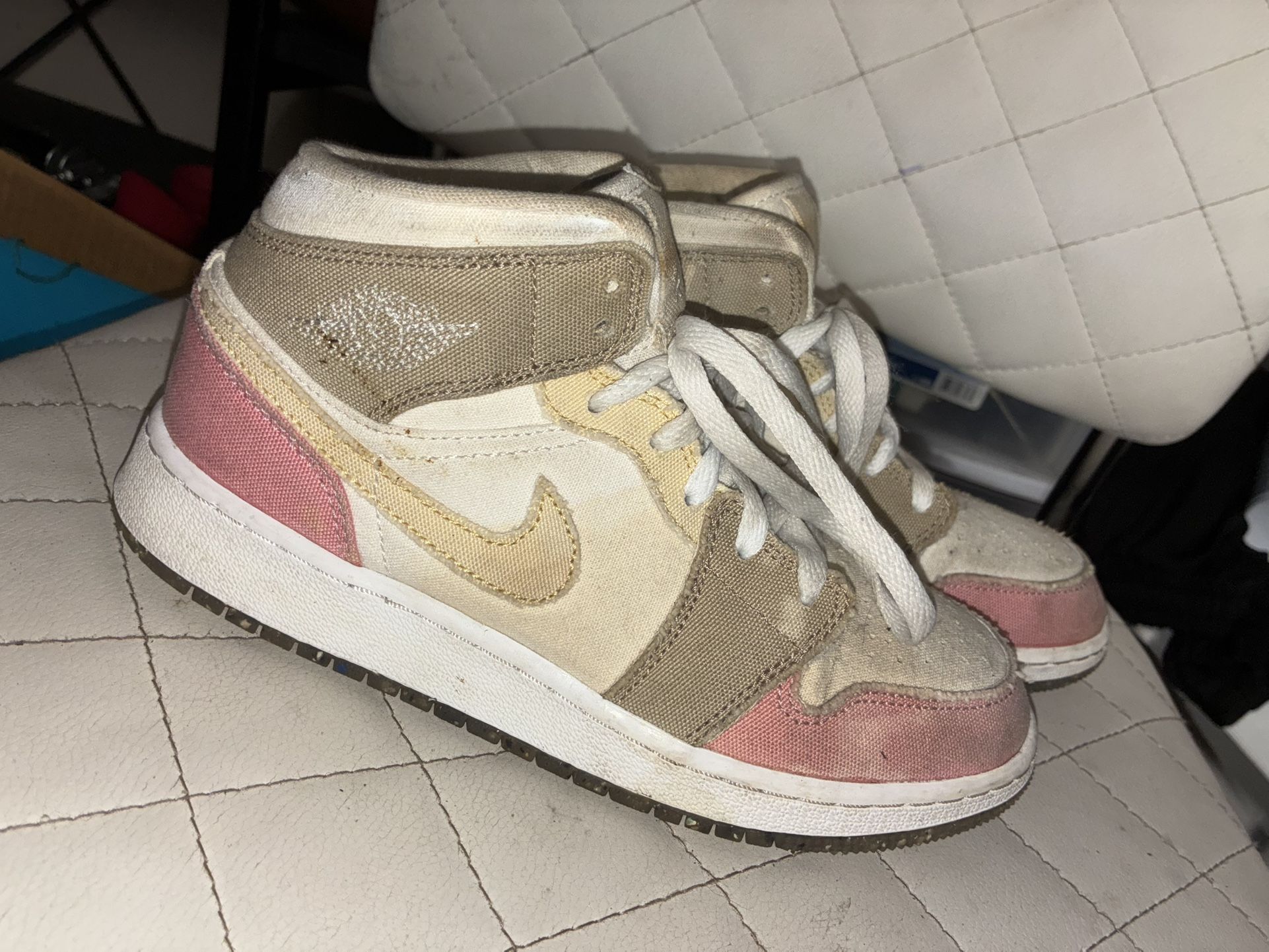 Jordan 1 Mid SE