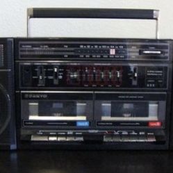 VINTAGE DOUBLE TAPE RADIO 