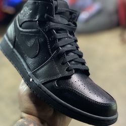 New Air Jordan 1 Mid “ Black”