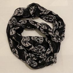 RUE 21 BLACK AND WHITE SKULL INFINITY SCARF
