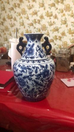 Bombay company large urn/vase blue& white Chinese porcelana