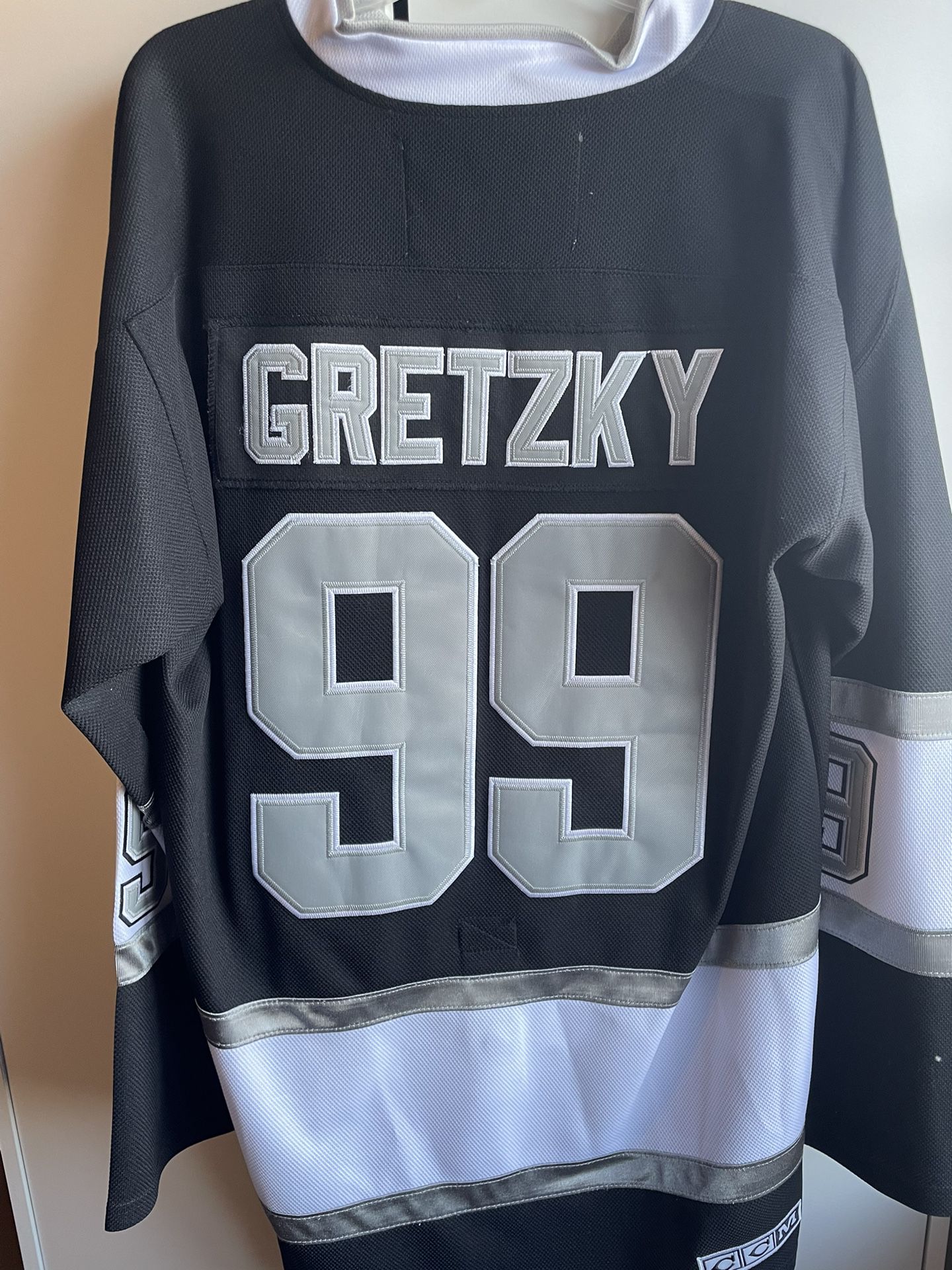 Men's Los Angeles Kings Wayne Gretzky Black #99 Breakaway Retired Player  Jersey for Sale in Costa Mesa, CA - OfferUp