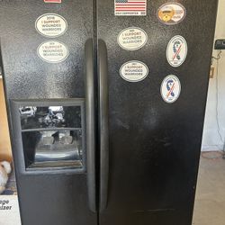 Kenmore Cold Spot Side-By-Side Refrigerator Works Great