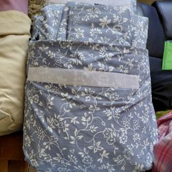 Floral Patterned Twin Bedding