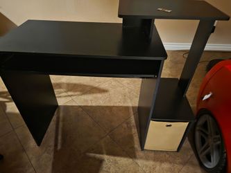 Computer desk