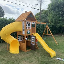 Playground Swing Set Assembler